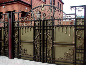 Преимущества кованых ворот в Алматы
